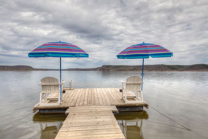 Still Waters on Hudson-private dock and boat ramp!
