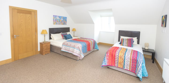 Manželská izba s výhľadom na jazero (1,5 m) a samostatná izba s vlastnou kúpeľňou