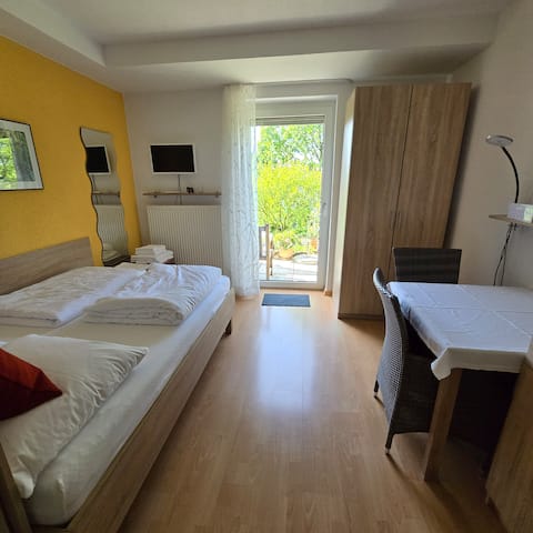 Top performing Airbnb: Pretty guest room with bathroom/kitchen in Bensheim