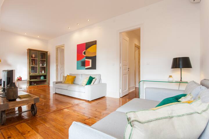 Design Sta Marta/ Liberdade Apartment gallery image 5