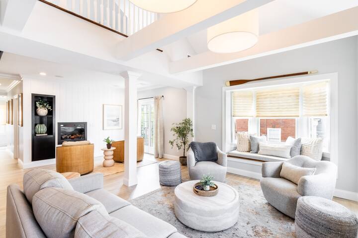 Condo w/Spiral Staircase to Loft, Perfect for Kids gallery image 4