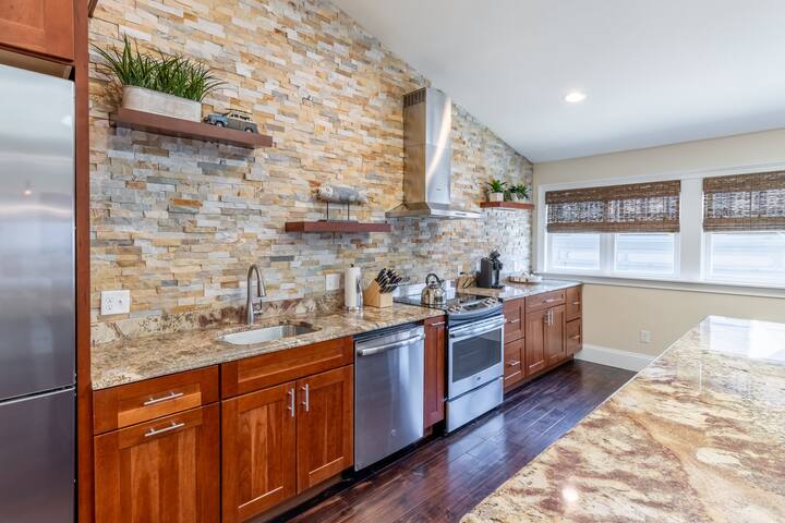 Enjoy Entertaining in this Spacious Updated Condo gallery image 4