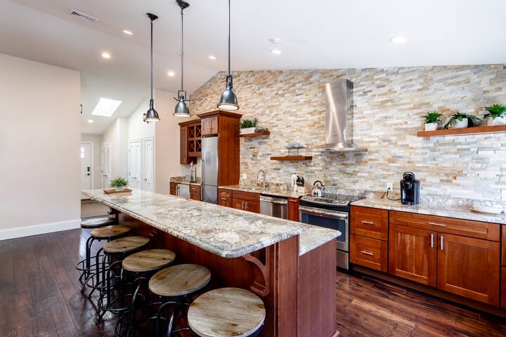 Enjoy Entertaining in this Spacious Updated Condo gallery image 3