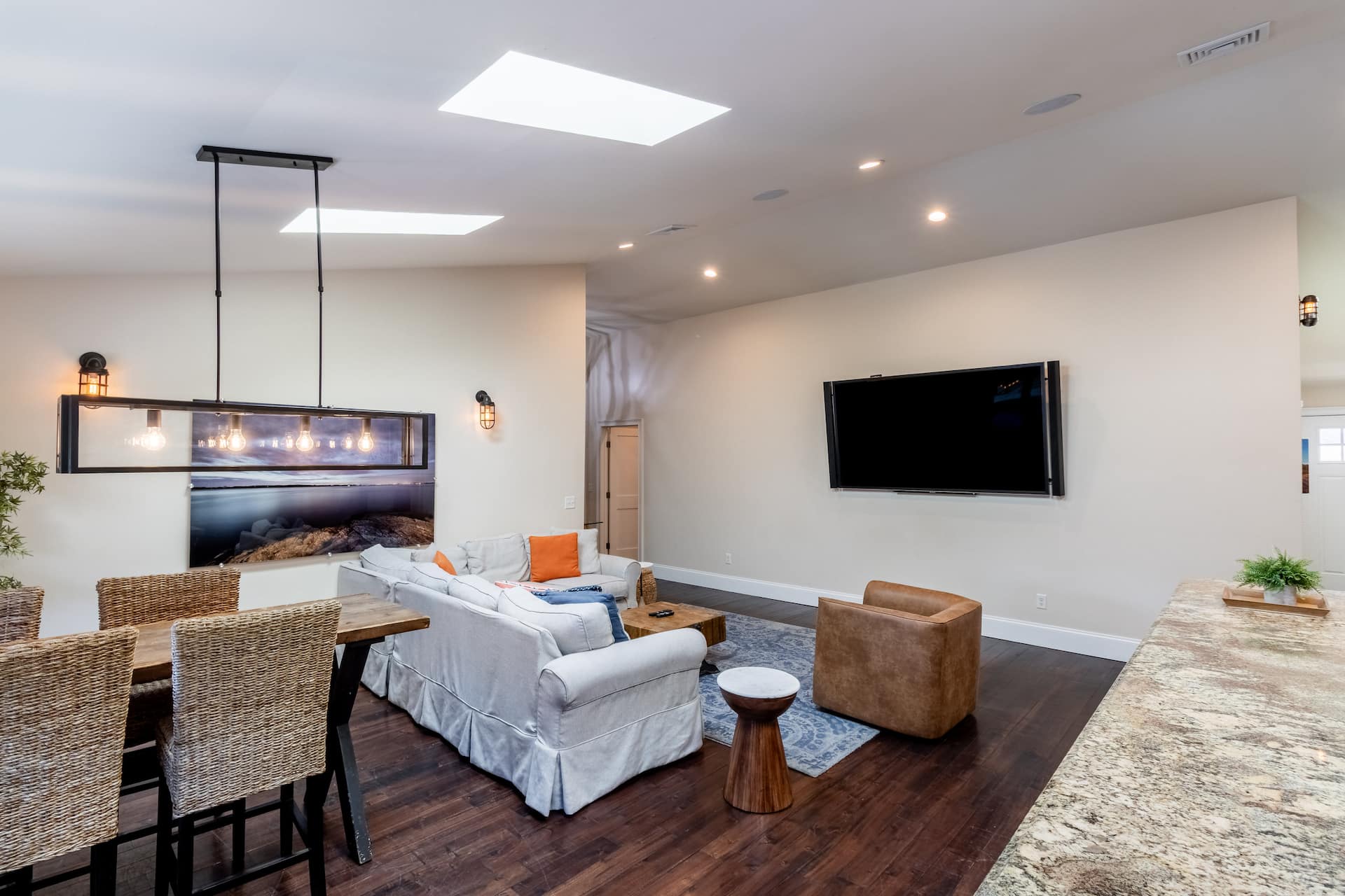 Beautiful 3BD/3BA Located at 359 Thames Street!