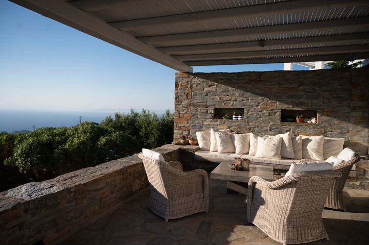Villa Kyparissi in the island Kea gallery image 2