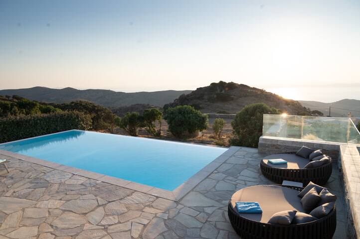 Villa Kyparissi in the island Kea gallery image 3