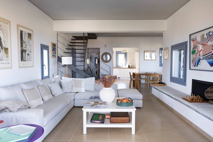 Villa Kyparissi in the island Kea gallery image 4