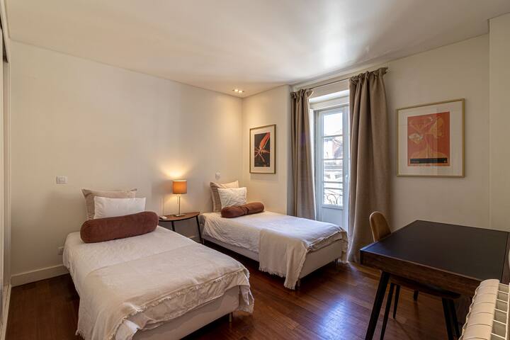 Chiado Deluxe Modern Feel 3 BR Apartment gallery image 5