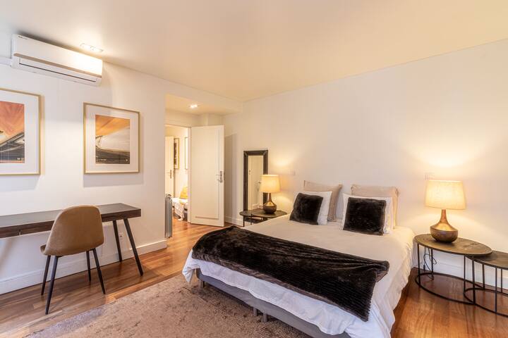 Chiado Deluxe Modern Feel 3 BR Apartment gallery image 3