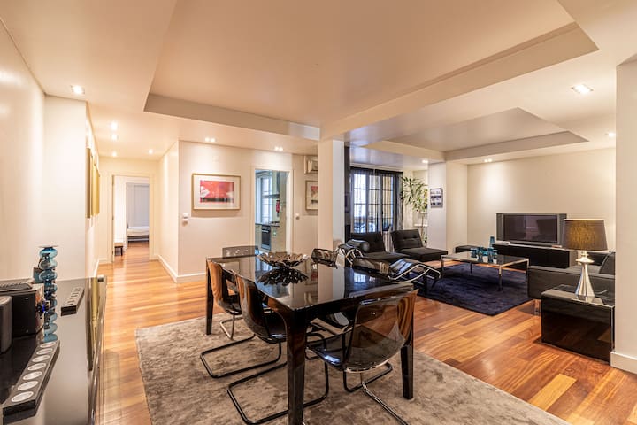 Chiado Deluxe Modern Feel 3 BR Apartment