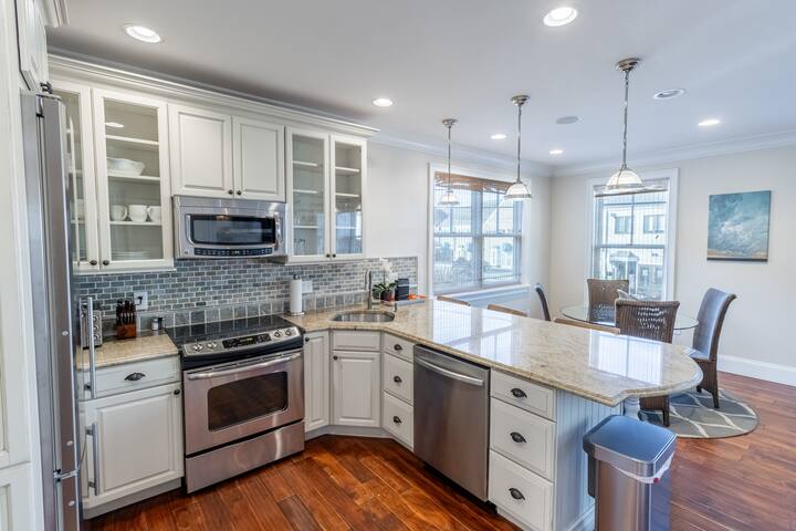 Coastal Condo w/Washer & Dryer – On Thames St gallery image 3