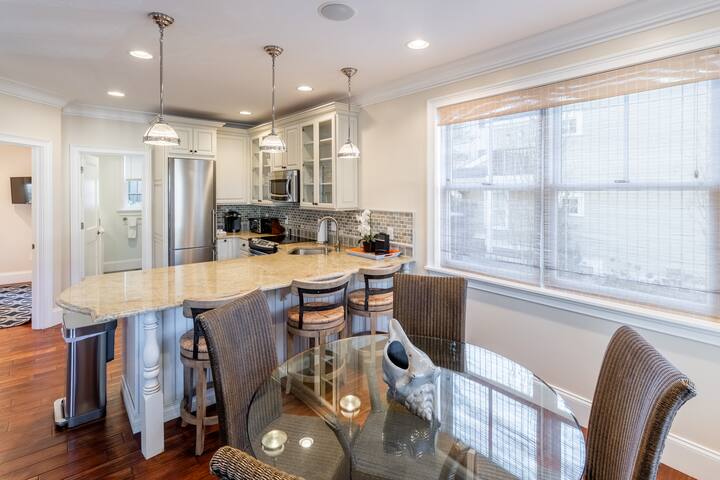 Coastal Condo w/Washer & Dryer – On Thames St gallery image 4