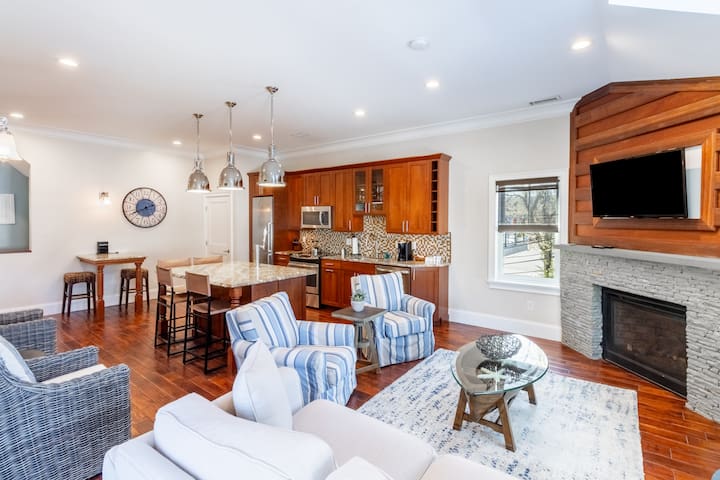 4 Decks, Views, Fireplace, Kitchen w/Kegerator