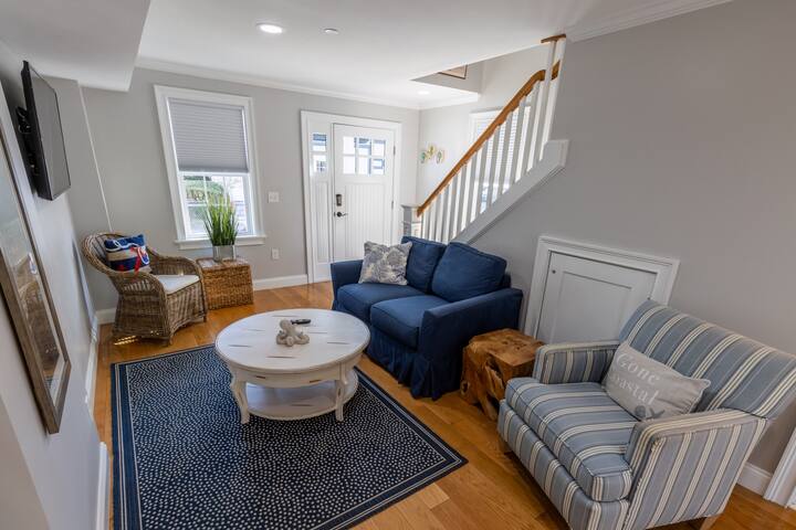 2 Levels, Gourmet Kitchen Minutes to Ocean Dr gallery image 2