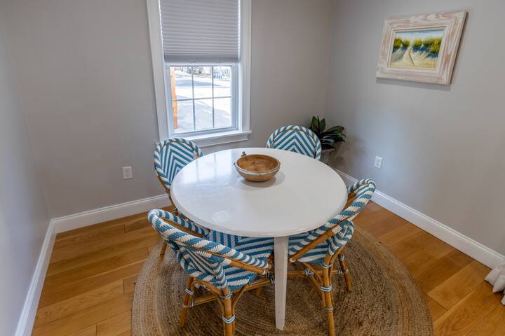 2 Levels, Gourmet Kitchen Minutes to Ocean Dr gallery image 5