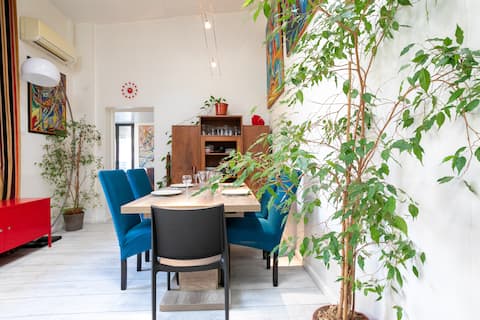 Bungalow with patio- near metro