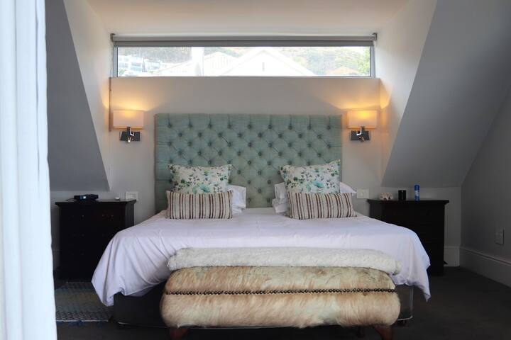 Large Victorian Family Home close to the Sea. gallery image 2