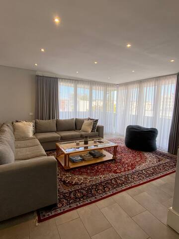 Large Victorian Family Home close to the Sea. gallery image 5