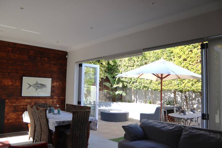 Large Victorian Family Home close to the Sea. gallery image 3