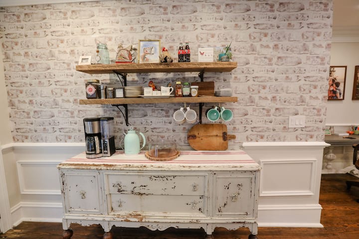 Queen Room + Bath + Fresh Breakfast + Walk To Town - Summerville, SC
