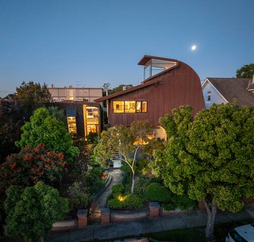 Architectural 3 bedroom Apt with great scenic view gallery image 3