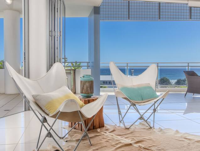 Opposite patrolled beach, surrounded by cáfes gallery image 3