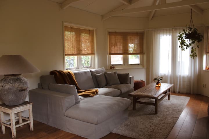 'The First Of November'
Sfeervol Guesthouse - Overijssel