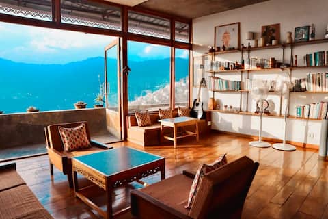 Luxury Loft | Kanchenjunga views, off MG Marg