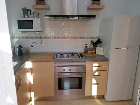 Anuncio de Airbnb popular: Unique apartment steps from the sea in Cala Bona en Illes Balears