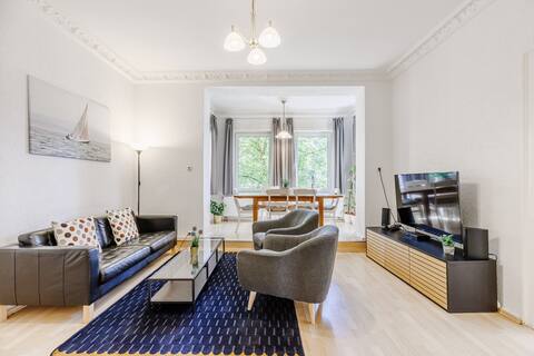 Sunny flat in Villa near castle and city center -