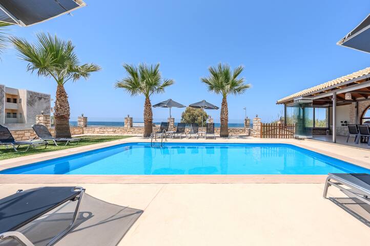 Golden sand beachfront villa, 6 Bedrooms, Rethymno gallery image 3
