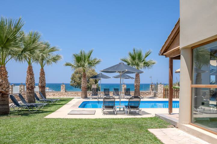 Golden sand beachfront villa, 6 Bedrooms, Rethymno gallery image 4