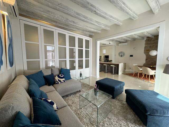 Paseo Colom Apartment 130mts in Ciudad Vella gallery image 2