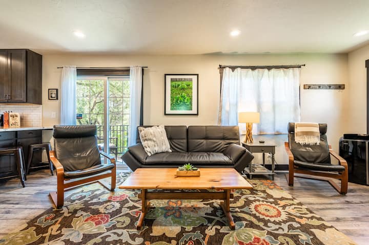 Cozy Suite W/ Kitchen, Laundry | Downtown, Cc, Otc - Colorado Springs, CO