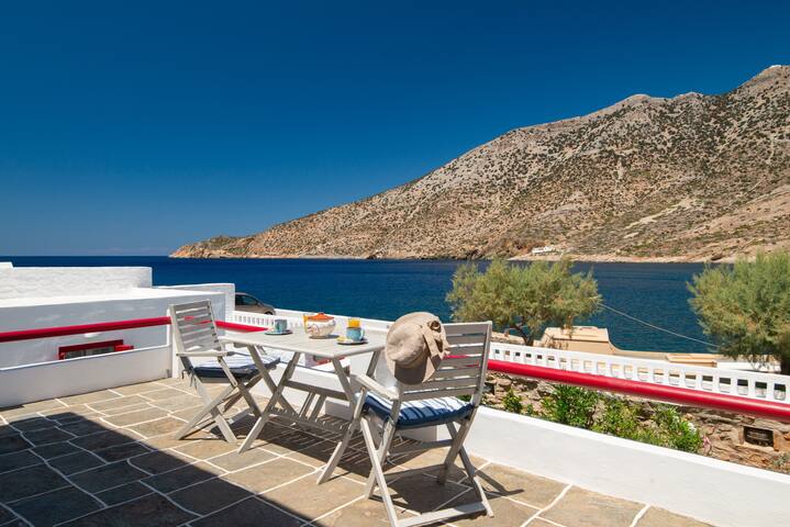 Sunset Family House on Kamares Bay with Playground