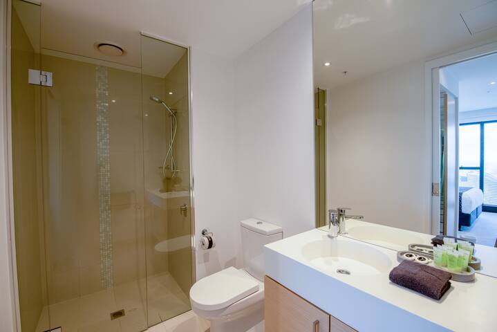 Prima Tower level 52 overlooking River Casino gallery image 5