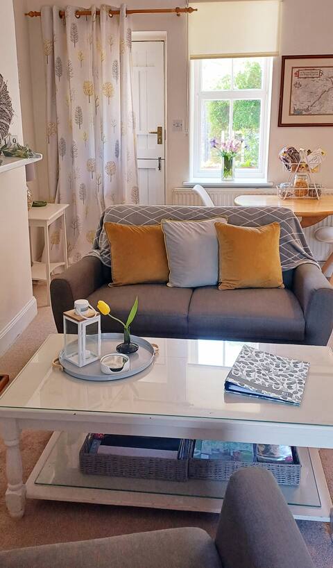 The Nest- Cosy cottage in Melrose. Dog friendly.