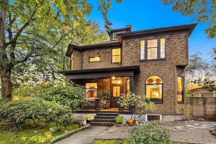 Pine Manor | Eclectic Victorian w/ Luxe Amenities