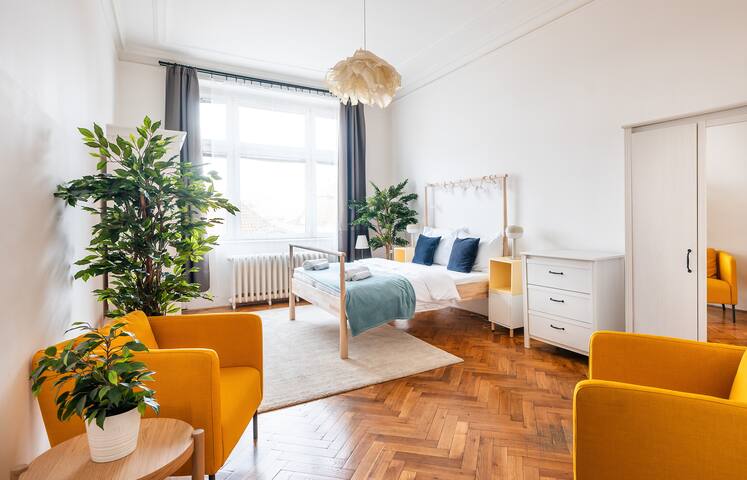 4Br+2.5Bath Cool F.R.I.E.N.D.s | Old Town gallery image 4