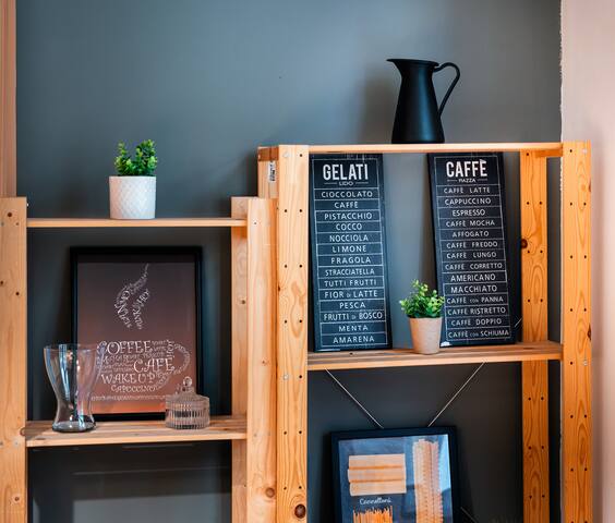 4Br+2.5Bath Cool F.R.I.E.N.D.s | Old Town gallery image 5