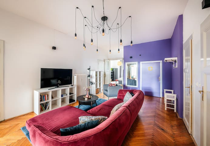 4Br+2.5Bath Cool F.R.I.E.N.D.s | Old Town