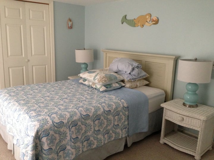 Beach Cottage Life - Narragansett, RI
