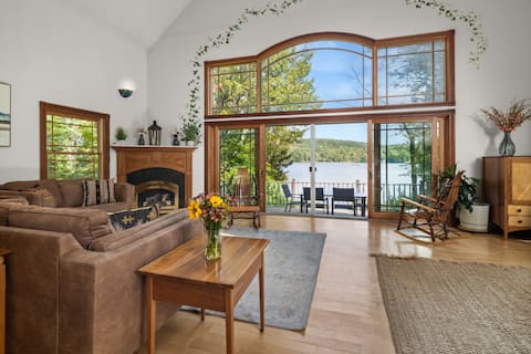 Spacious Lakefront Retreat w/Stunning Views