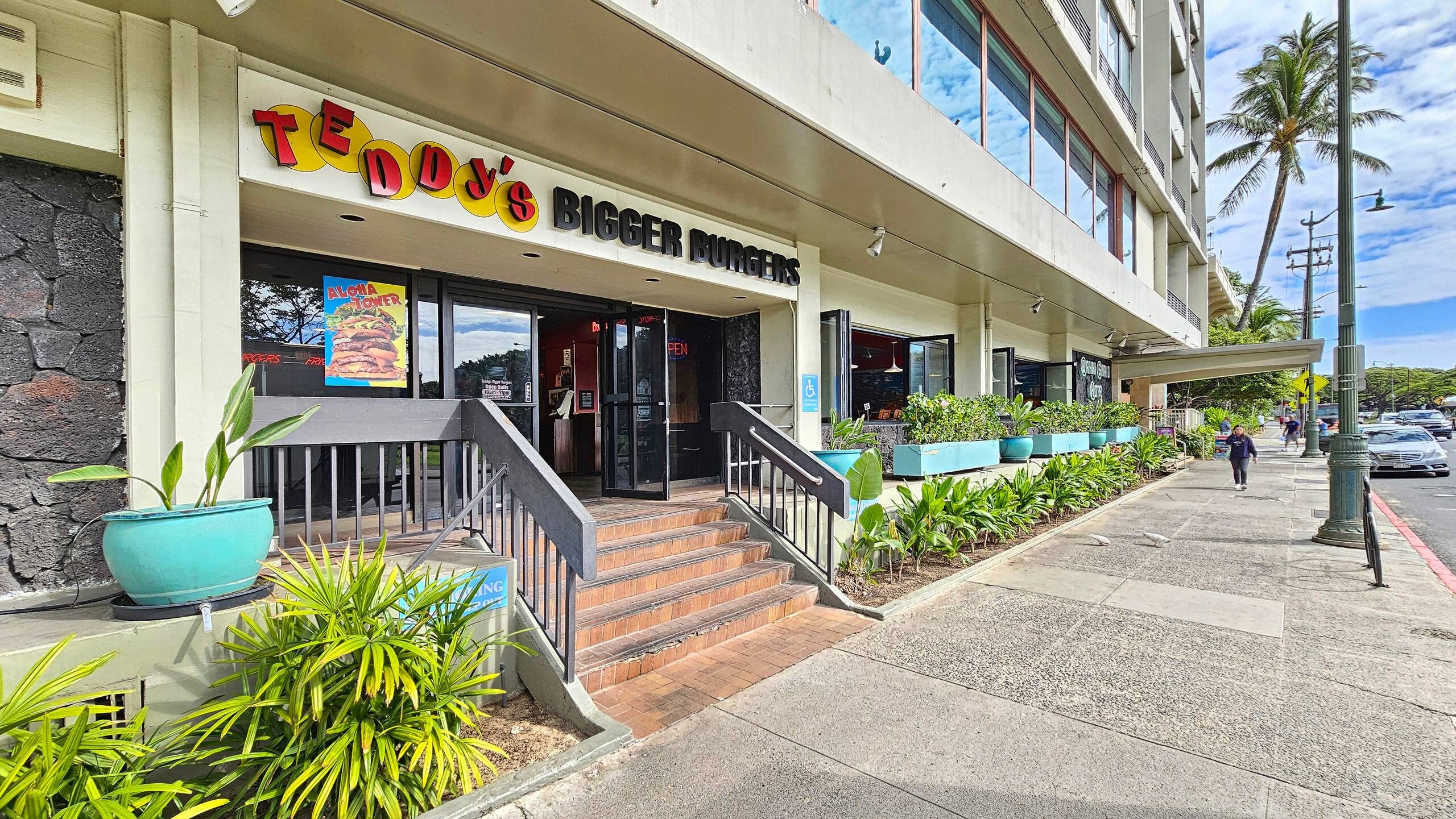 Condo in Honolulu · ★4.49 · Studio · 2 beds · 1 private bath - Image 14