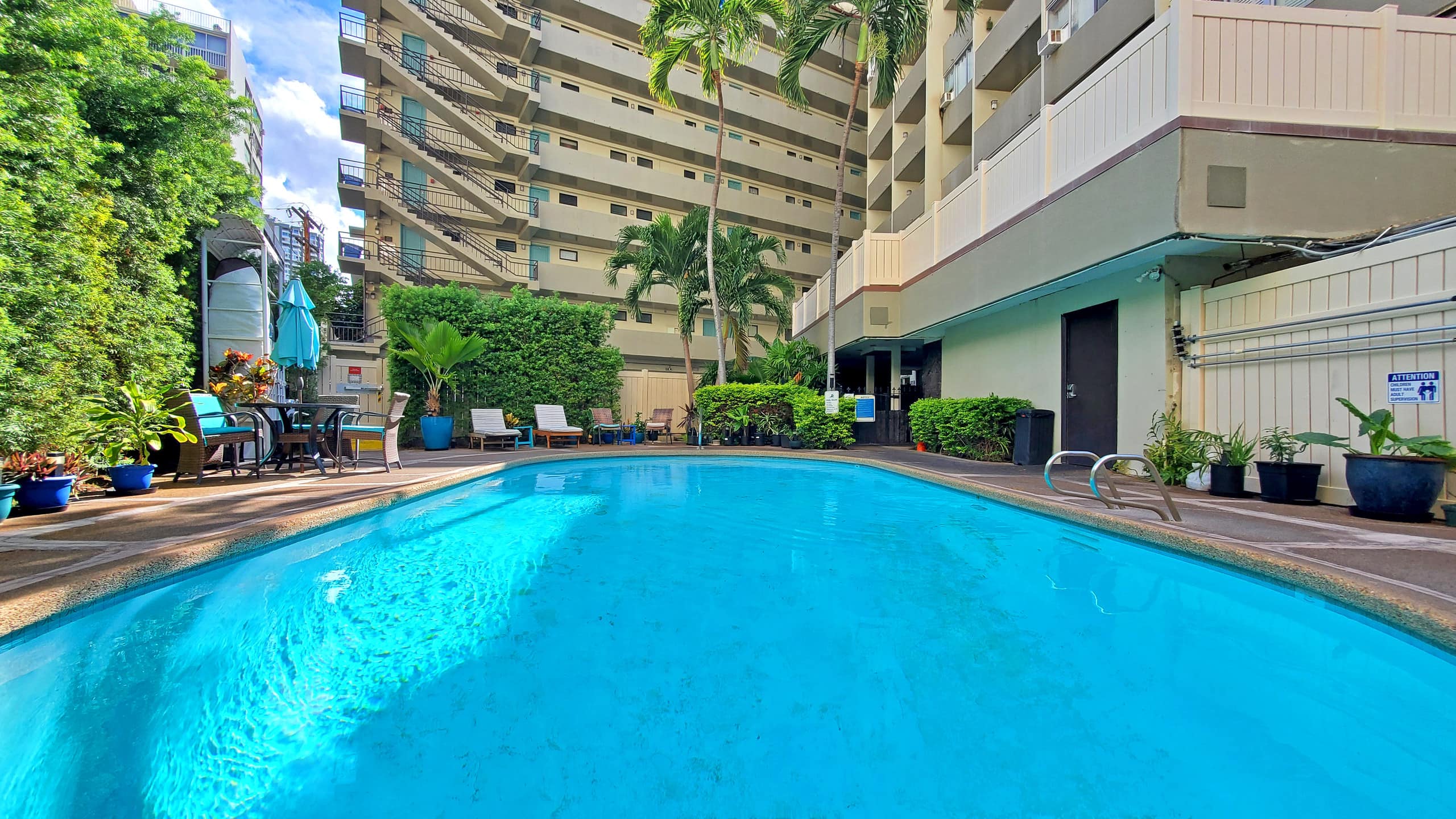 Condo in Honolulu · ★4.49 · Studio · 2 beds · 1 private bath - Image 23