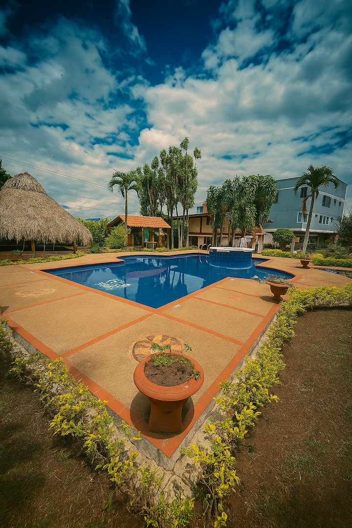 Villa With Swimming Pool, Close Parque Del Cafe - La Tebaida