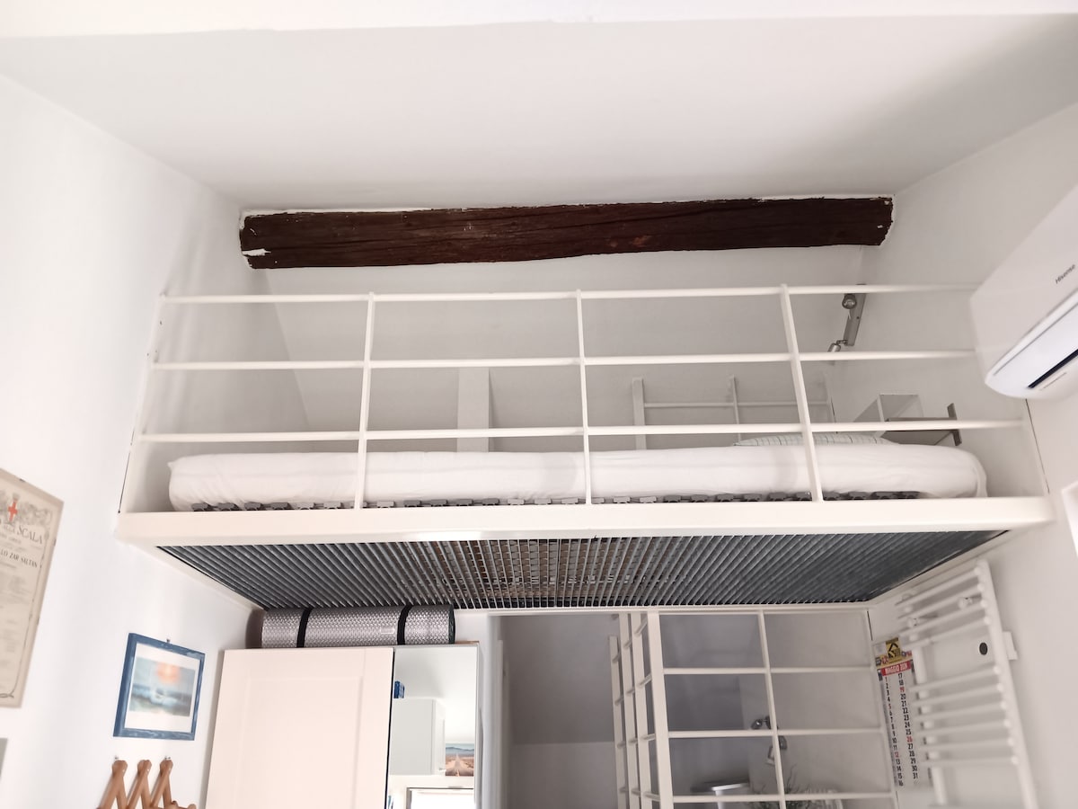 jednostruki krevet na kat