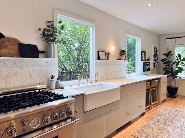 Inspired in La Cañada, 5 minutes to Rose Bowl. gallery image 5