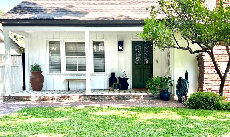 Inspired in La Cañada, 5 minutes to Rose Bowl. gallery image 4