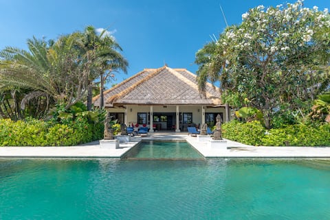 Sali Beach: luxury beachfront villa with staff!